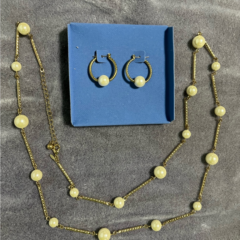 Goldtone bar pearlesque necklace and hoop earring set.